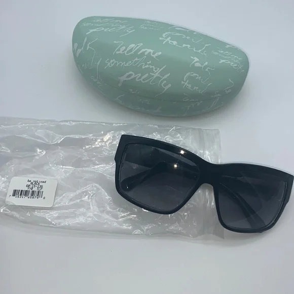 Kensie Women’s Metal Frame Animal Print Sunglasses with Hardcase Kensie | Accessories | Kensie Womens Mirren Square  main image 4